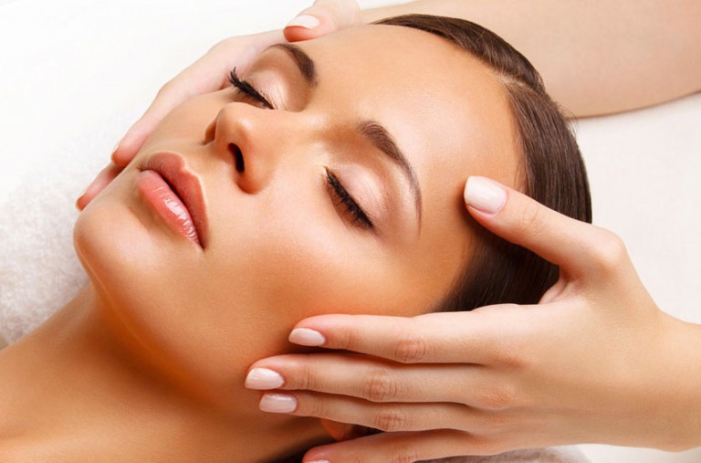 Un soin express du visage spéciale après vacances